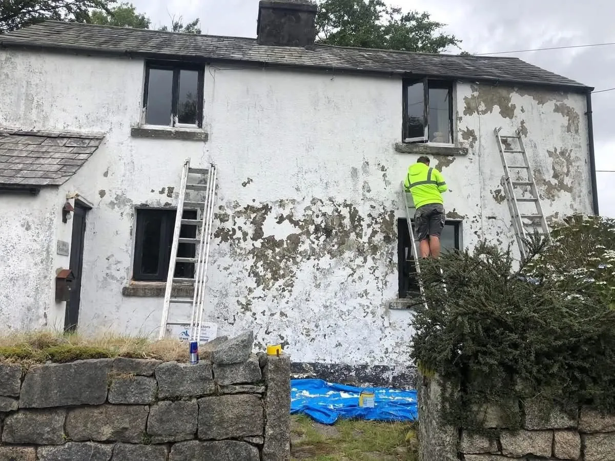 Cottage with blown, flaking render before repair in Liskeard